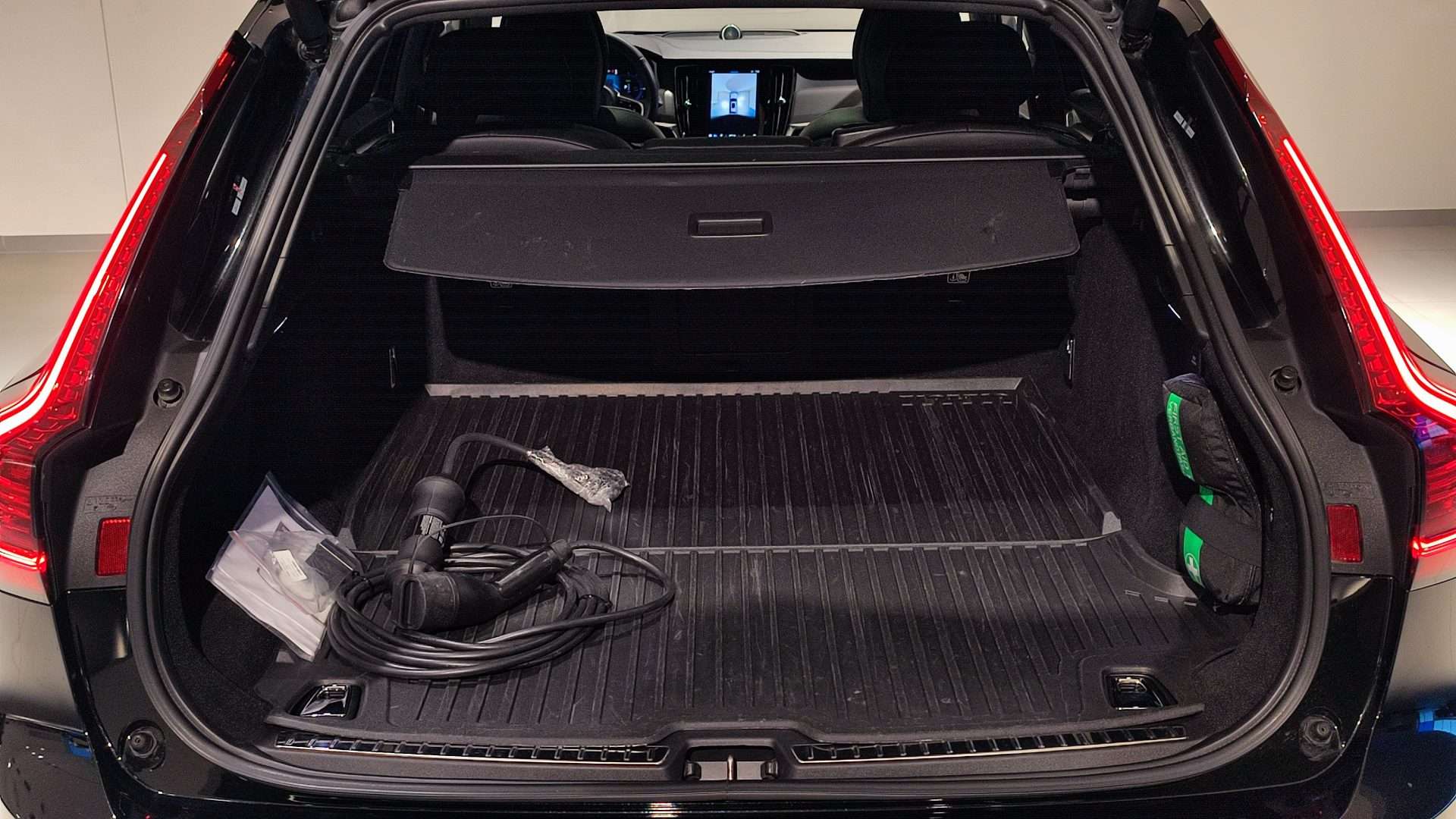 Volvo V90 T8 Recharge 392PS AT8 AWD R-Design - Volvo | T.O.P. AUTO ...