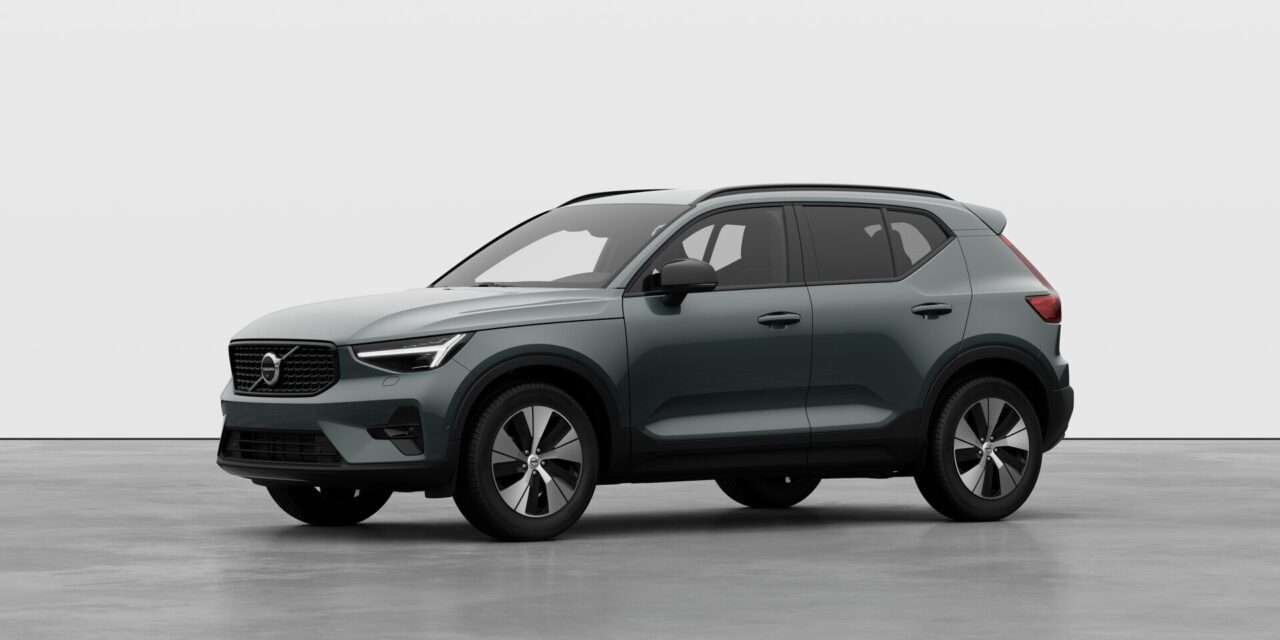 VOLVO XC40 B3 (P) Plus Dark AT7 FWD