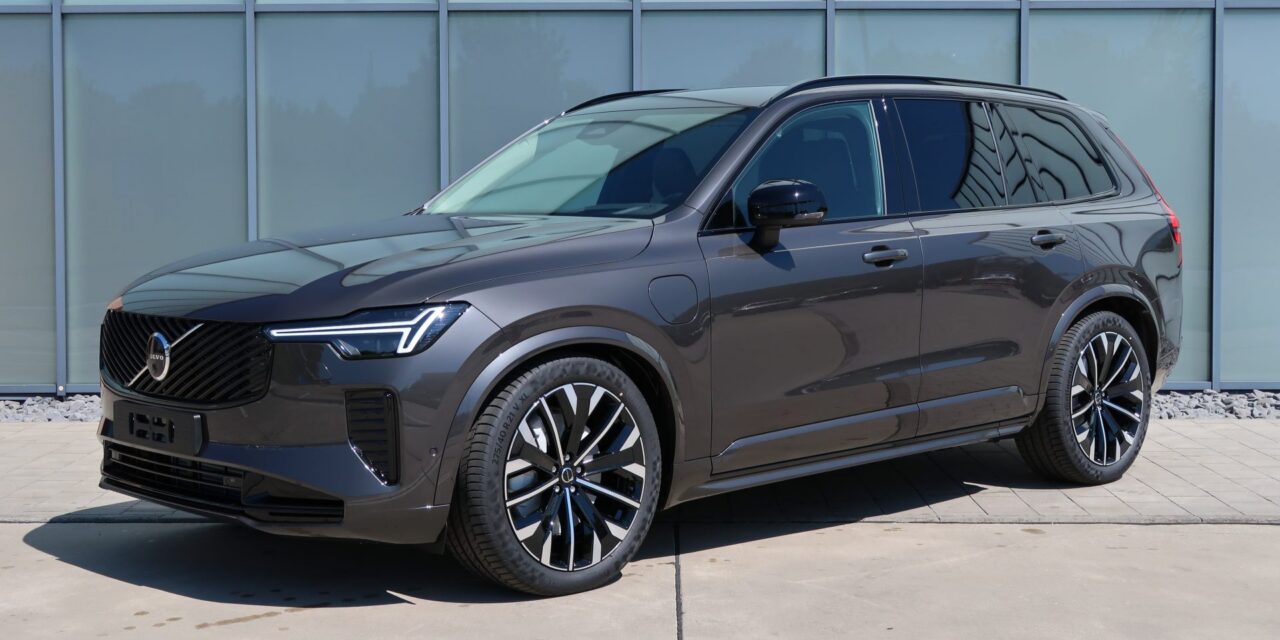 Volvo_25_XC90_gray_TOP_AUTO_BRATISLAVA_VOLVOBORY-1-1920x1080