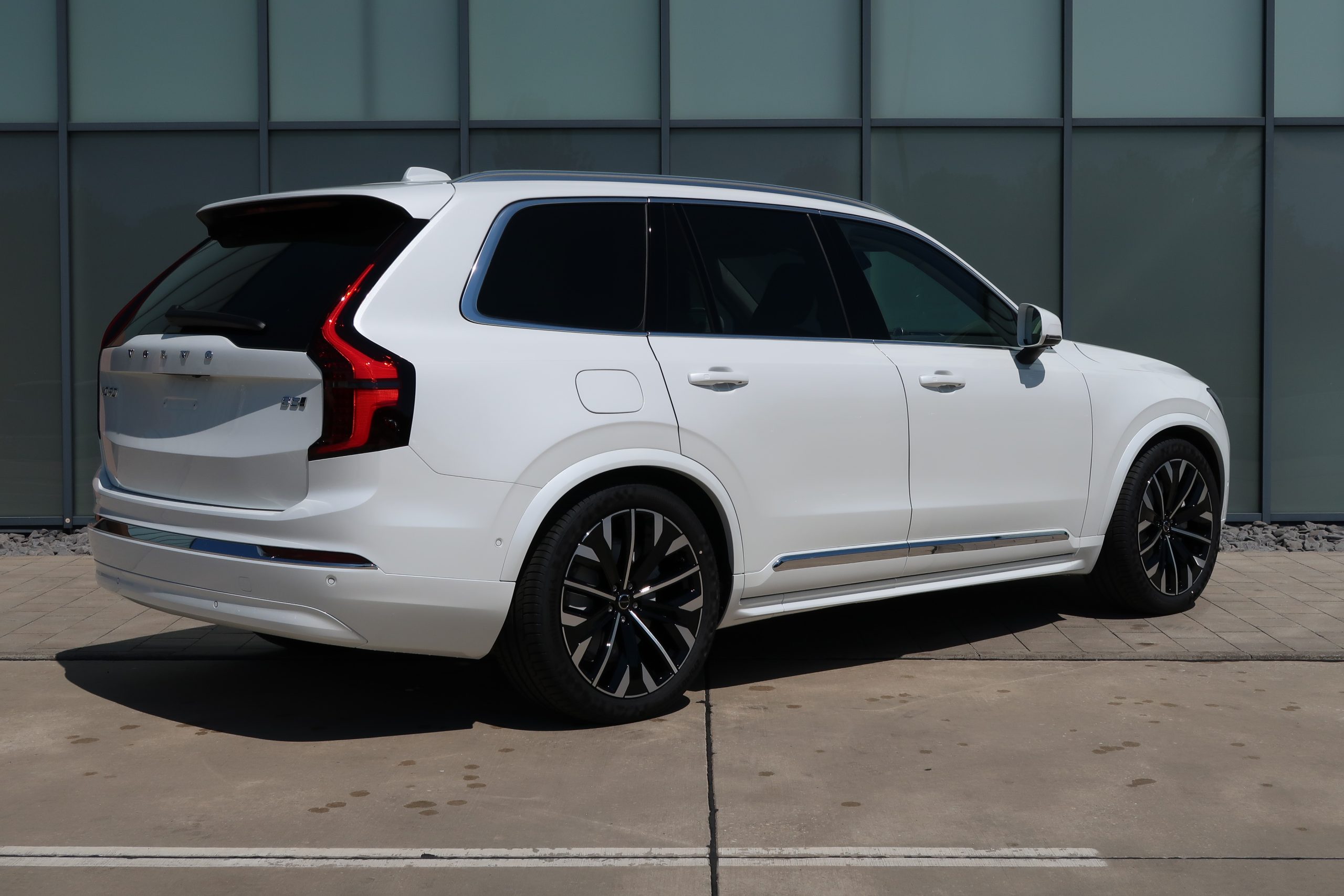 Volvo_26_XC90_white_TOP_AUTO_BRATISLAVA_VOLVO_BORY (3)