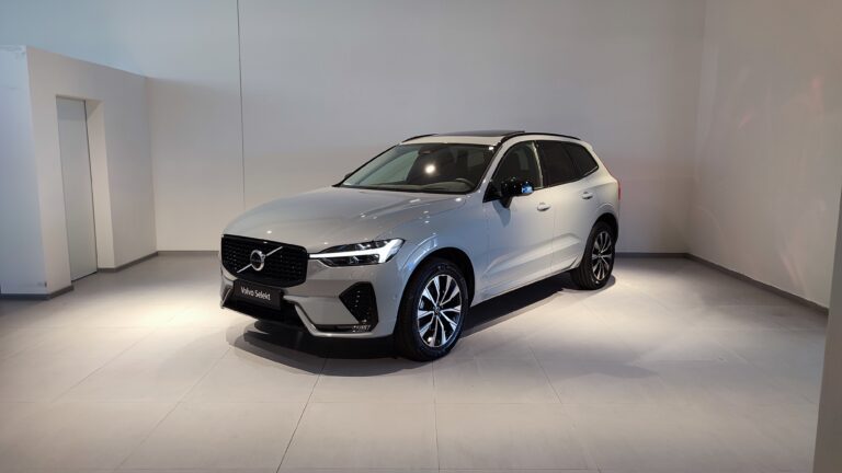 VOLVO_XC60_B5_PLUS_DARK_AWD_2025_VAPOUR_GREY_SELEKT_TOP_AUTO_BRATISLAVA_VOLVO_BORY (4)