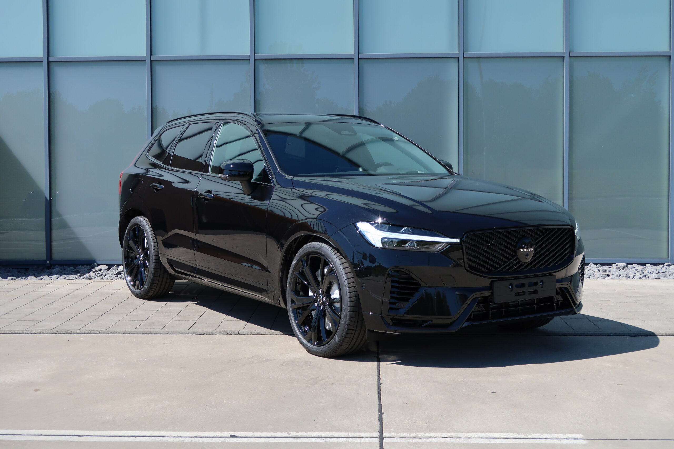 Volvo_XC60_25_black_TOP_AUTO_BRATISLAVA_VOLVOBORY (2)