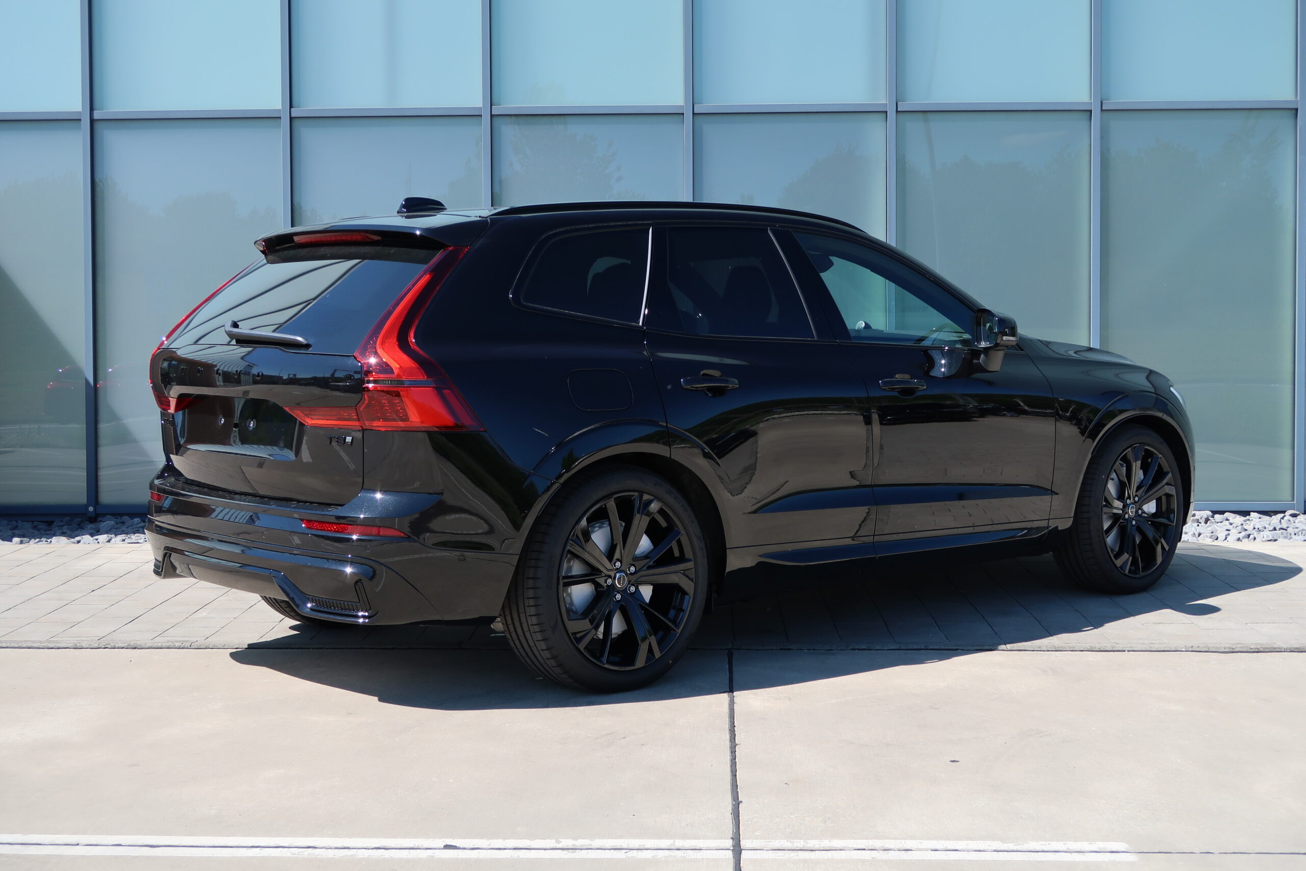 Volvo_XC60_25_black_TOP_AUTO_BRATISLAVA_VOLVOBORY (4)