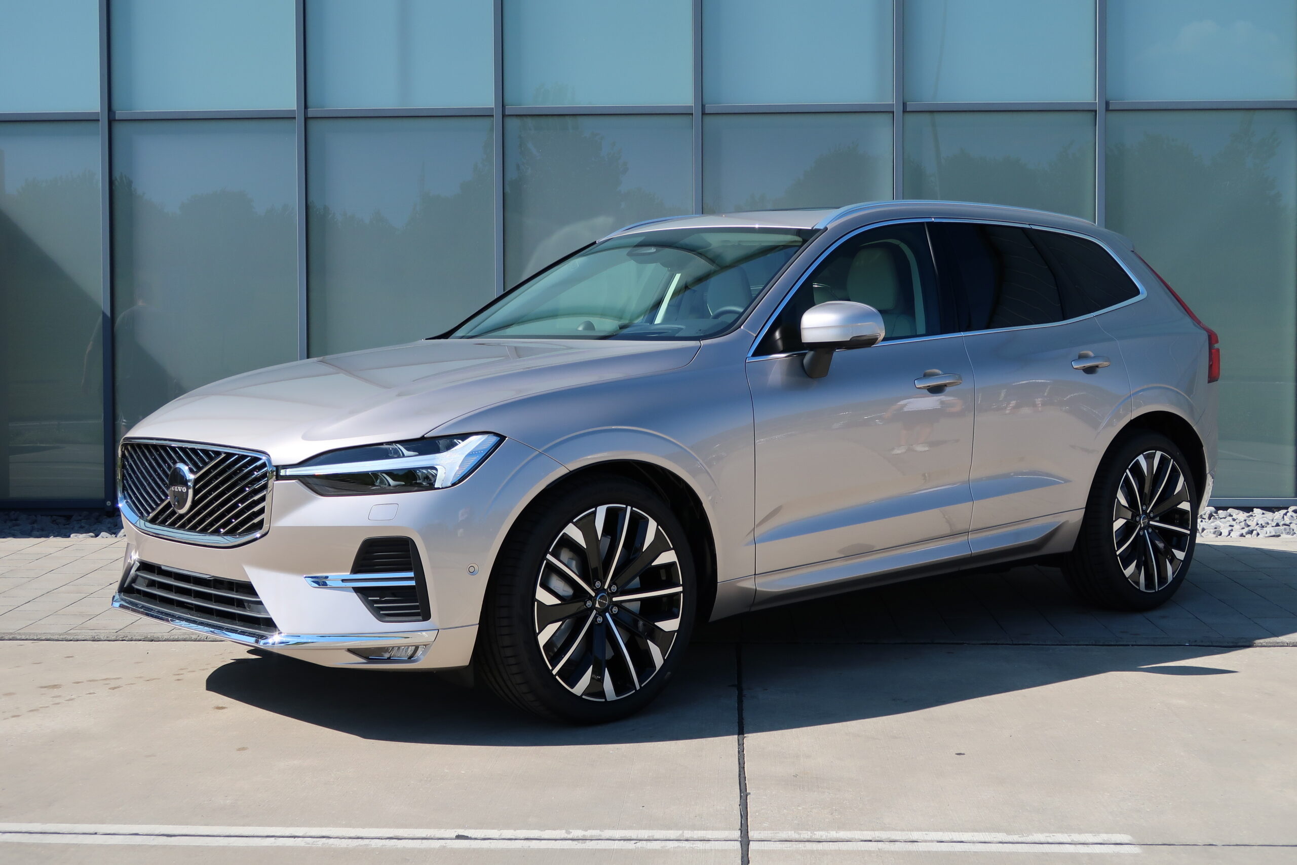Volvo_XC60_25_lightbrown_TOP_AUTO_BRATISLAVA_VOLVOBORY (1)