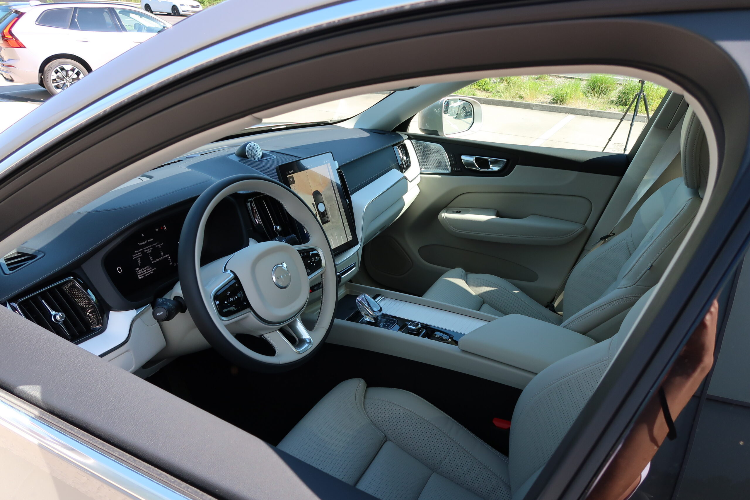 Volvo_XC60_25_lightbrown_TOP_AUTO_BRATISLAVA_VOLVOBORY (5)