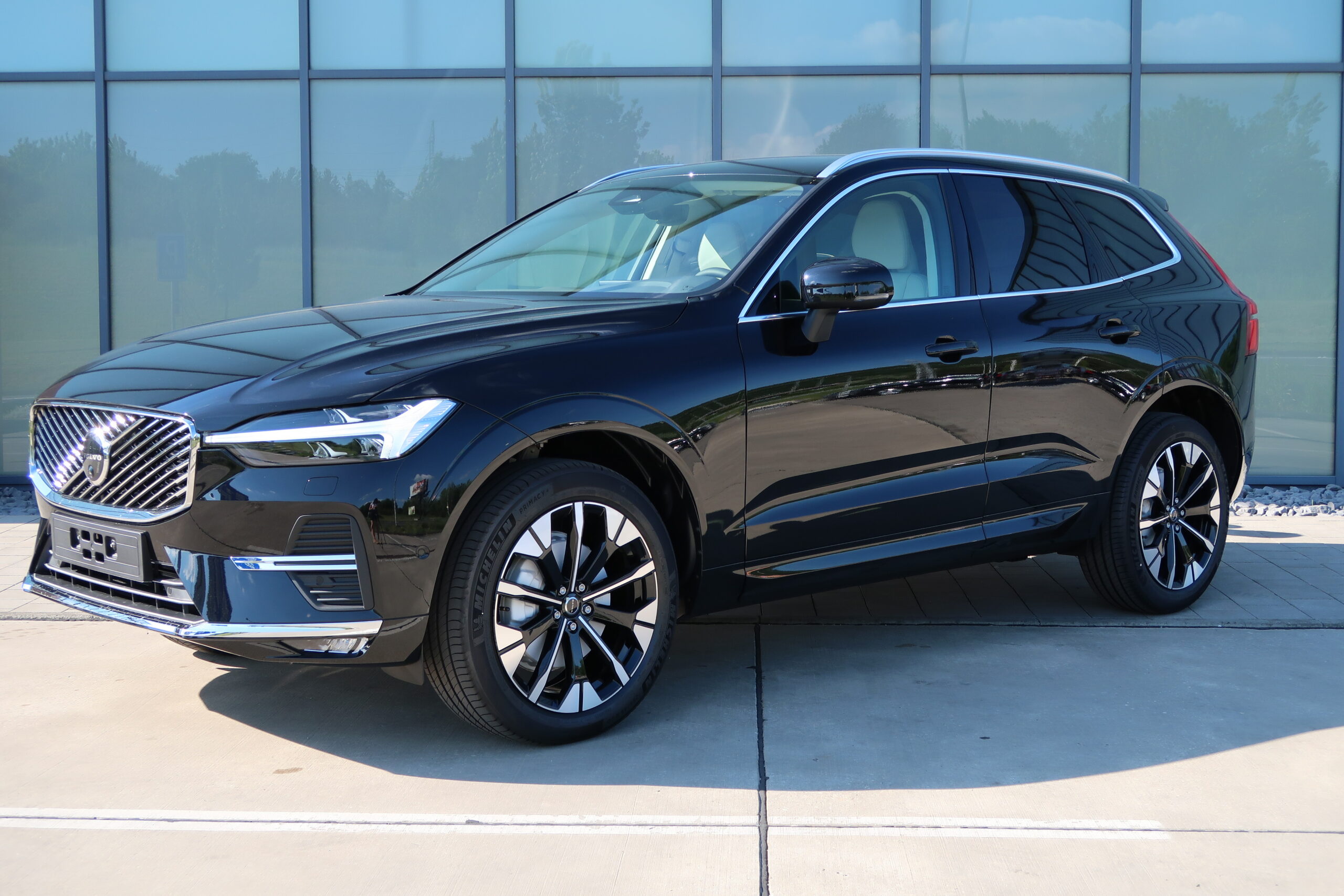 Volvo_26_XC60_black_TOP_AUTO_BRATISLAVA_VOLVOBORY (1)