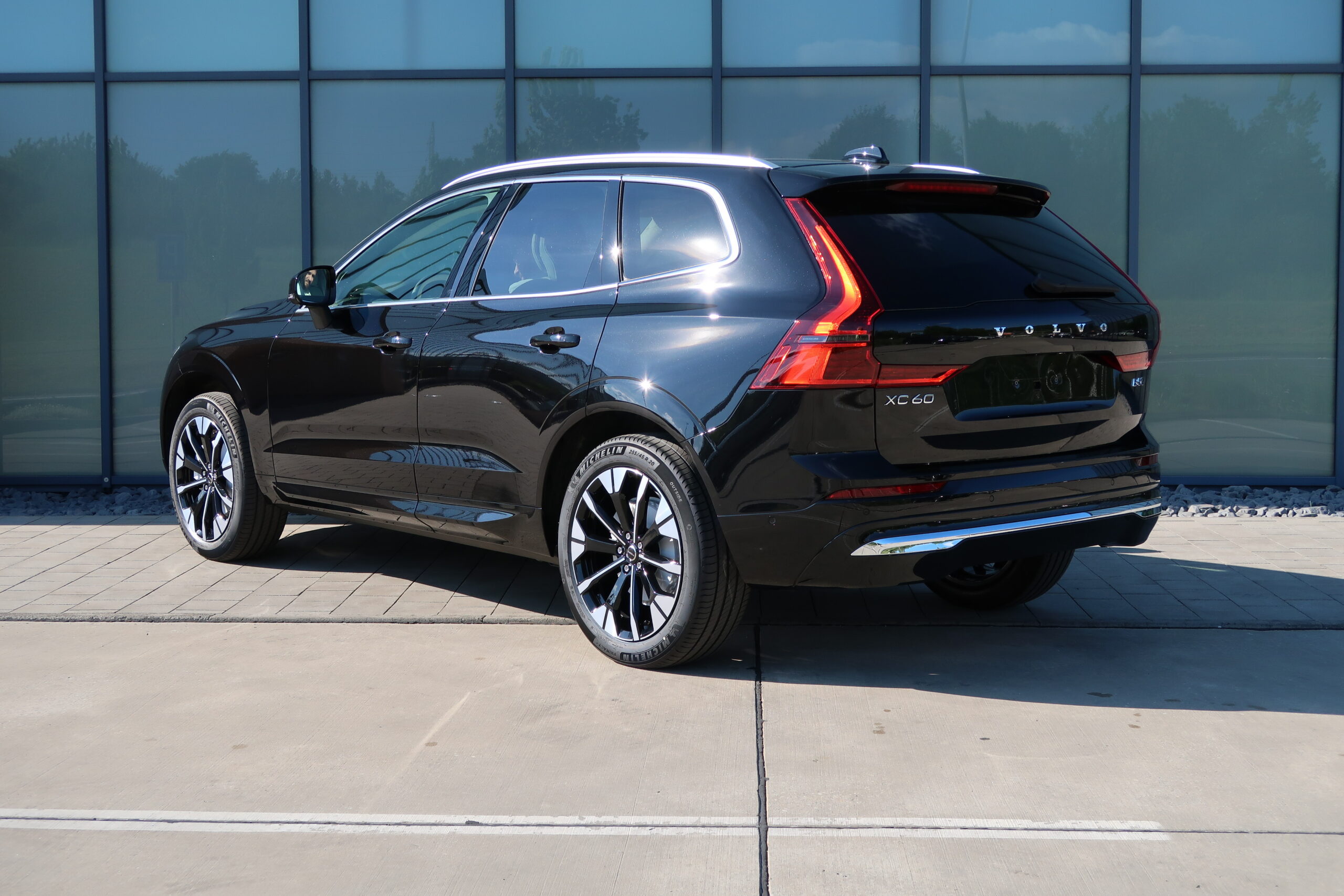 Volvo_26_XC60_black_TOP_AUTO_BRATISLAVA_VOLVOBORY (4)