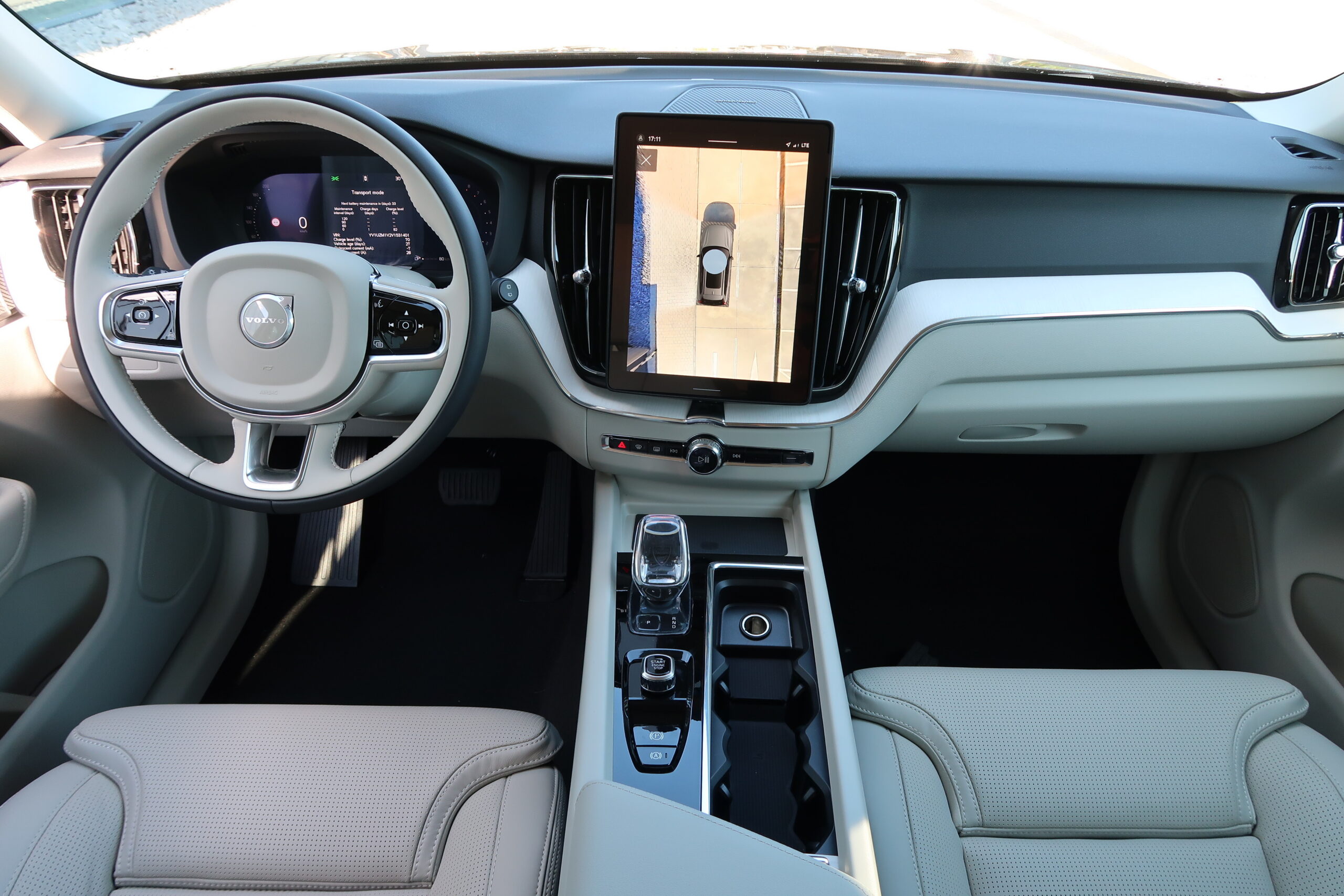 Volvo_26_XC60_black_TOP_AUTO_BRATISLAVA_VOLVOBORY (6)