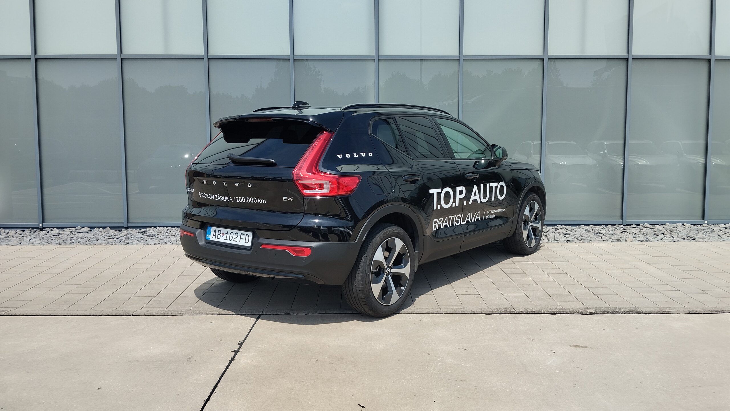 Volvo_25_XC40_black_TOP_AUTO_BRATISLAVA_VOLVOBORY (5)