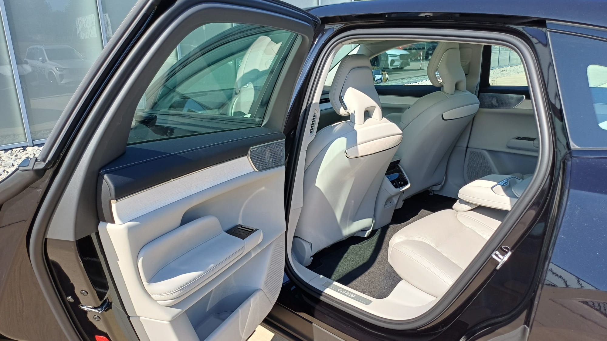Volvo_ES90_Single_Motor_2026_Ultra_Onyx_Black_TOP_AUTO_BRATISLAVA_VOLVOBORY_VOLVOROZNAVSKA _VOLVOBRATISLAVA (1)