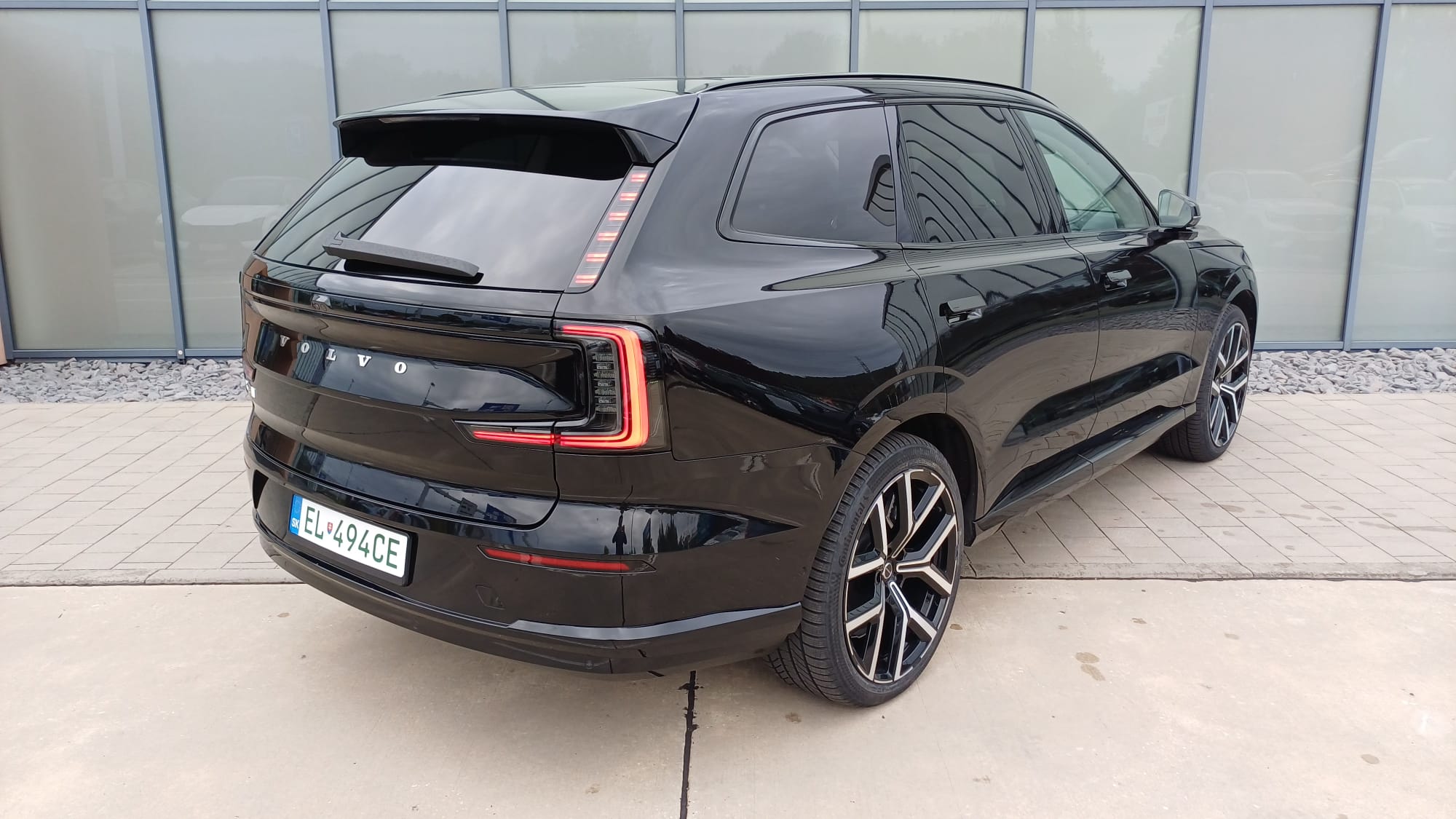Volvo_EX90_26_Onyx_Black_TOP_AUTO_BRATISLAVA_VOLVOBORY_VOLVOROZNAVSKA_VOLVOBRATISLAVA (11)