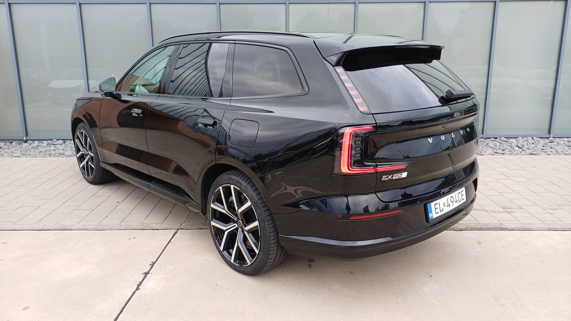 Volvo_EX90_26_Onyx_Black_TOP_AUTO_BRATISLAVA_VOLVOBORY_VOLVOROZNAVSKA_VOLVOBRATISLAVA (3)