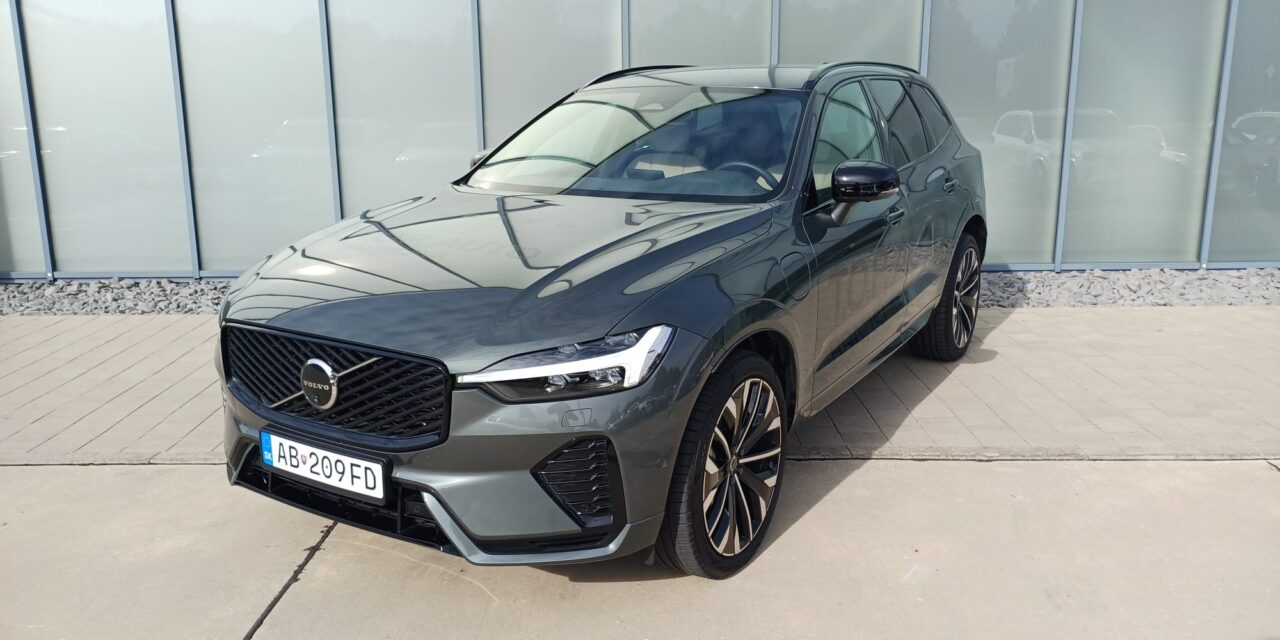 Volvo_XC60_T8_26_Plus_Forest_Lake_TOP_AUTO_BRATISLAVA_VOLVOBORY_VOLVOROZNAVSKA (1)